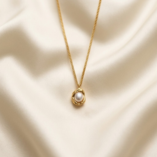 Luna Pearl Necklace